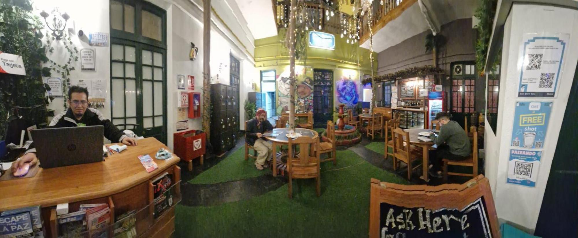 Saint Peter'S Llama Hostal La Paz Eksteriør billede